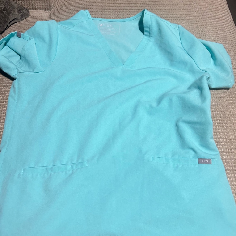 FIGS Women’s light blue V-Neck Scrub Top